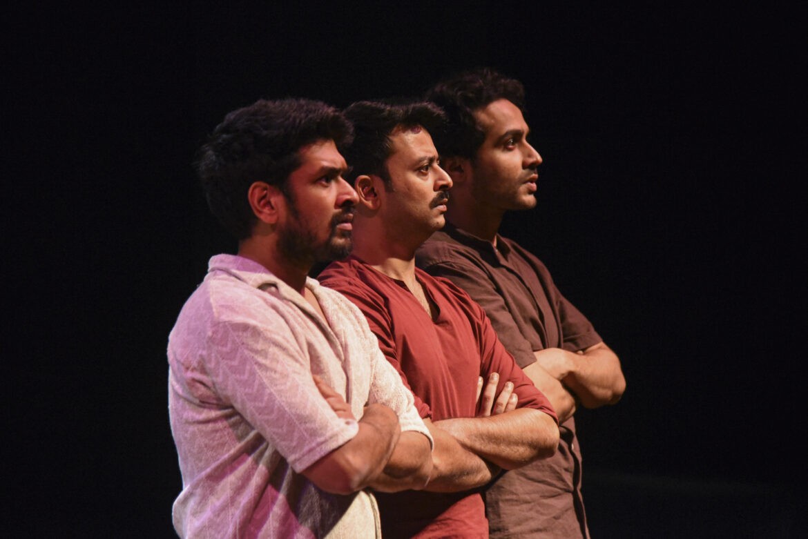 Pyaar Aadmi Ko Kabootar Bana Deta Hai – Play Review